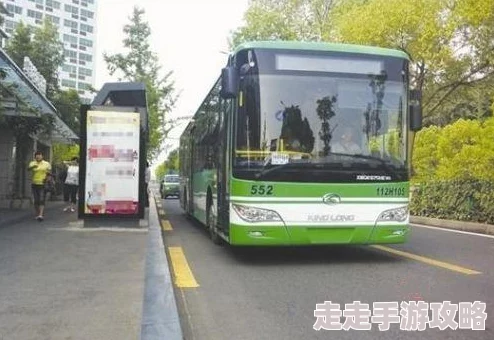 公交车诗晴：在城市的喧嚣中寻找宁静与灵感的旅程，记录每一次出行的美好瞬间与心灵感悟