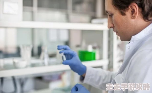 嗯啊不要好痛：近日某医院急诊科接连出现多起因过度运动导致的肌肉拉伤病例，引发公众对健身安全的关注